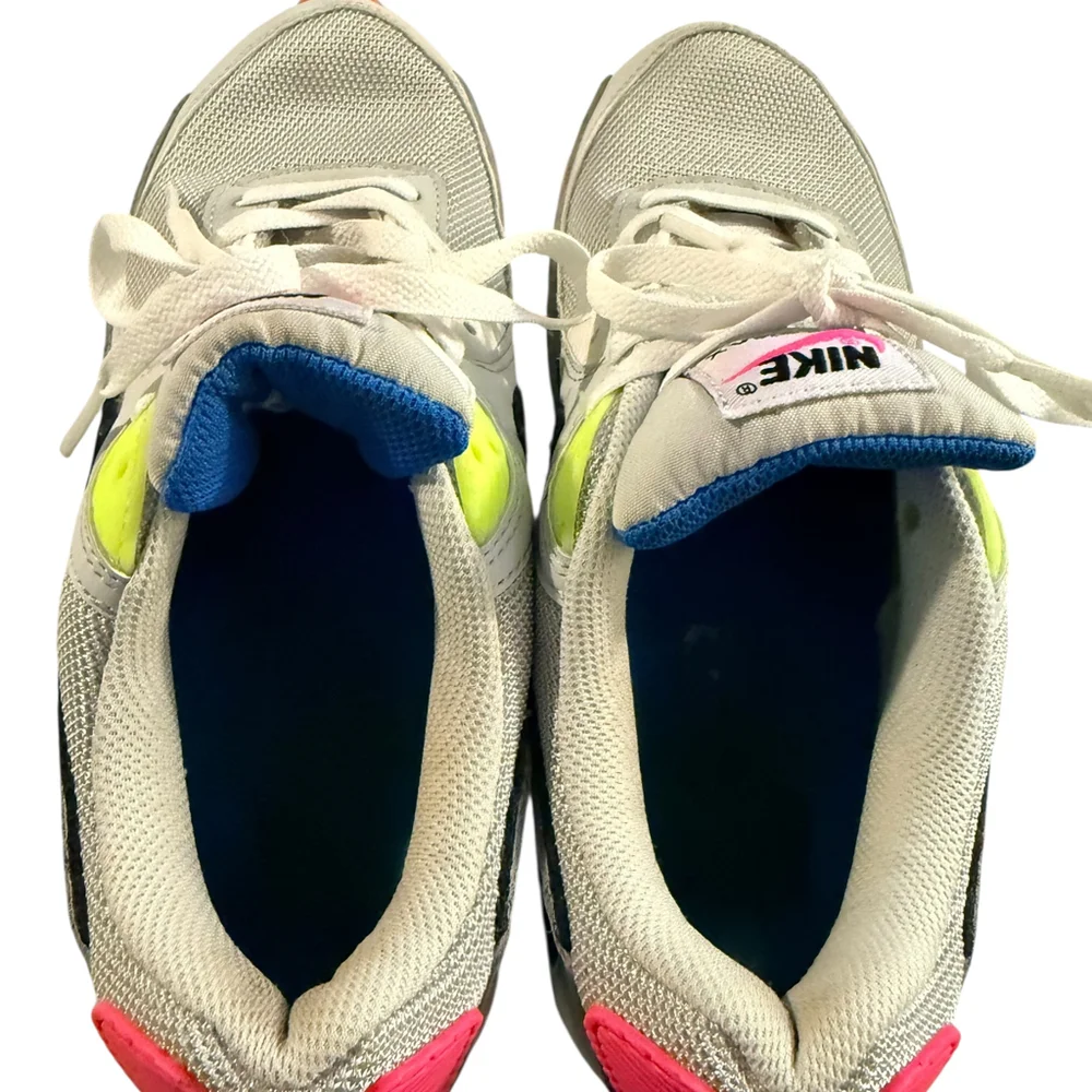 Gently Used Nike Men Size 8.5 Unisex
